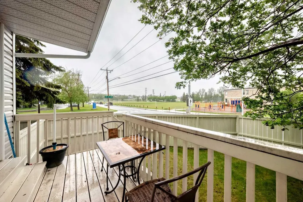 4 Glenbrook Villas SW Calgary AB T3E 7E8