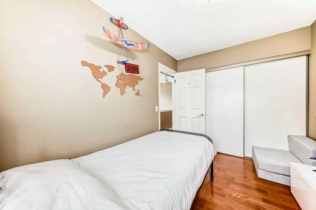 4 Glenbrook Villas SW Calgary AB T3E 7E8