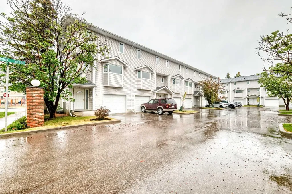 4 Glenbrook Villas SW Calgary AB T3E 7E8