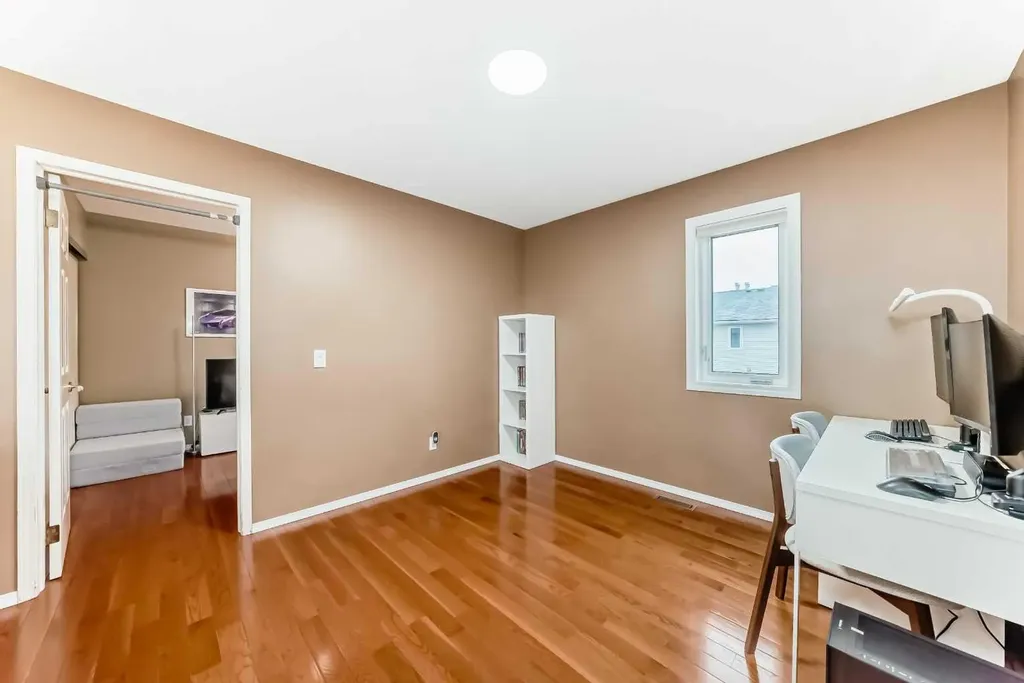 4 Glenbrook Villas SW Calgary AB T3E 7E8
