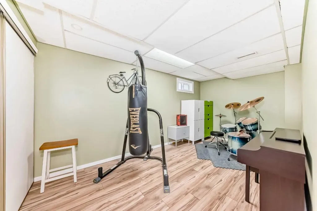 4 Glenbrook Villas SW Calgary AB T3E 7E8