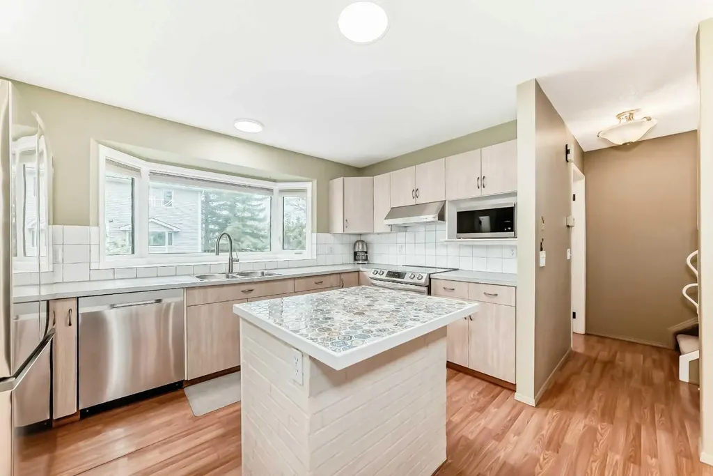 4 Glenbrook Villas SW Calgary AB T3E 7E8