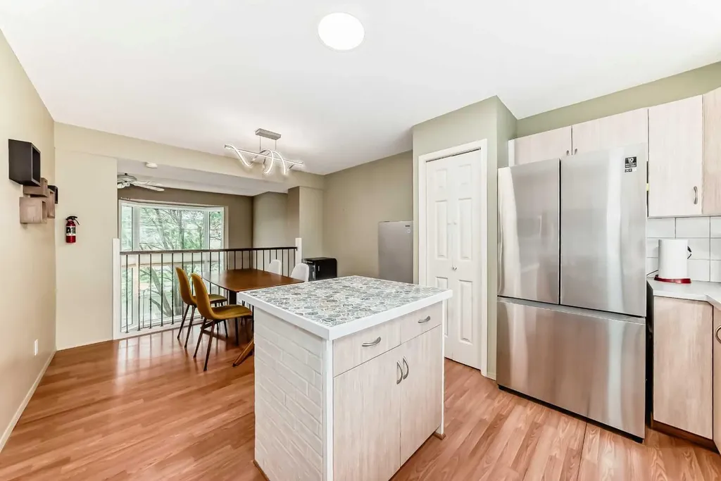 4 Glenbrook Villas SW Calgary AB T3E 7E8