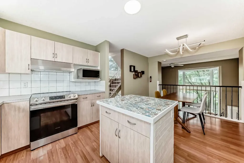 4 Glenbrook Villas SW Calgary AB T3E 7E8