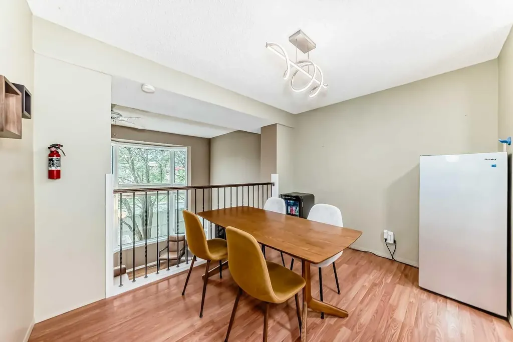4 Glenbrook Villas SW Calgary AB T3E 7E8