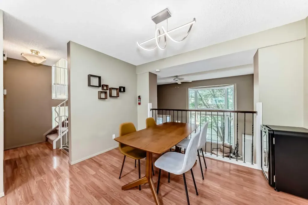 4 Glenbrook Villas SW Calgary AB T3E 7E8