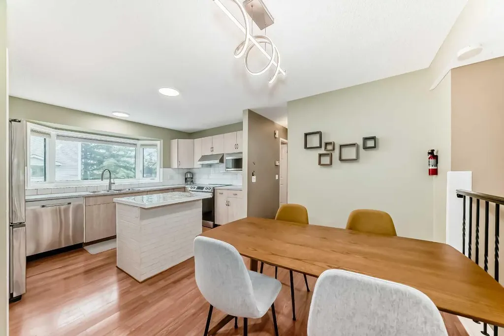 4 Glenbrook Villas SW Calgary AB T3E 7E8