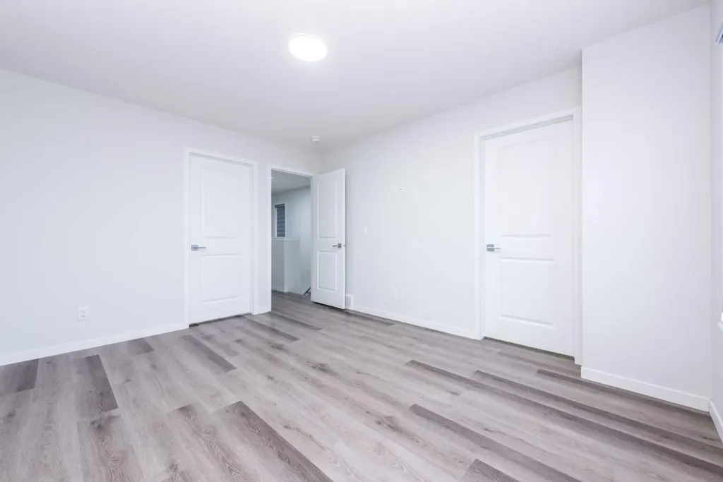 57 Corner Glen Row NE Calgary AB T3N 2L9