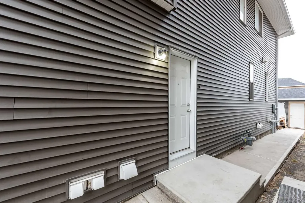 57 Corner Glen Row NE Calgary AB T3N 2L9
