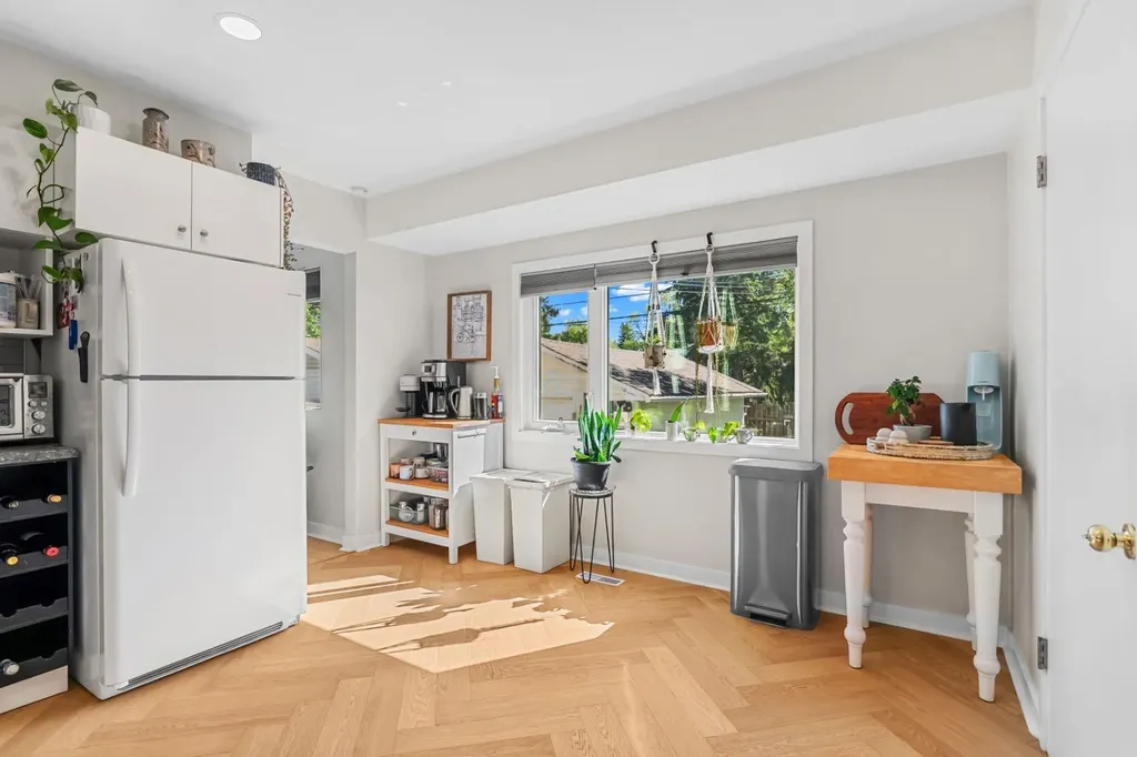 1207 40 Avenue NW Calgary AB T2K 0G3