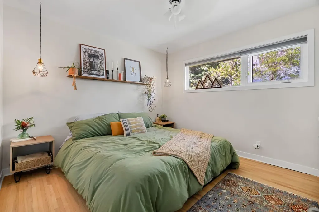 1207 40 Avenue NW Calgary AB T2K 0G3