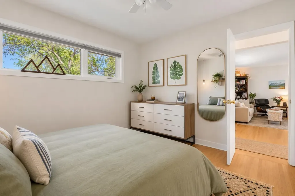 1207 40 Avenue NW Calgary AB T2K 0G3