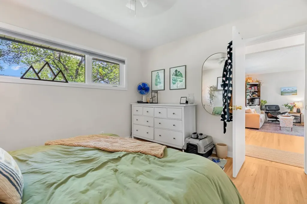 1207 40 Avenue NW Calgary AB T2K 0G3