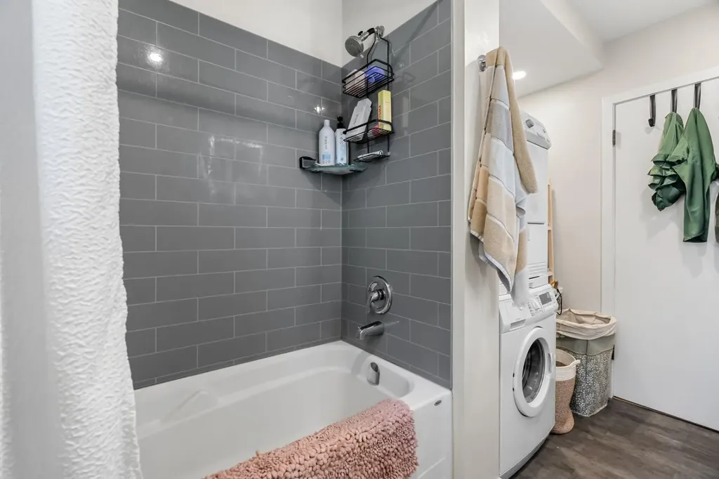 1207 40 Avenue NW Calgary AB T2K 0G3