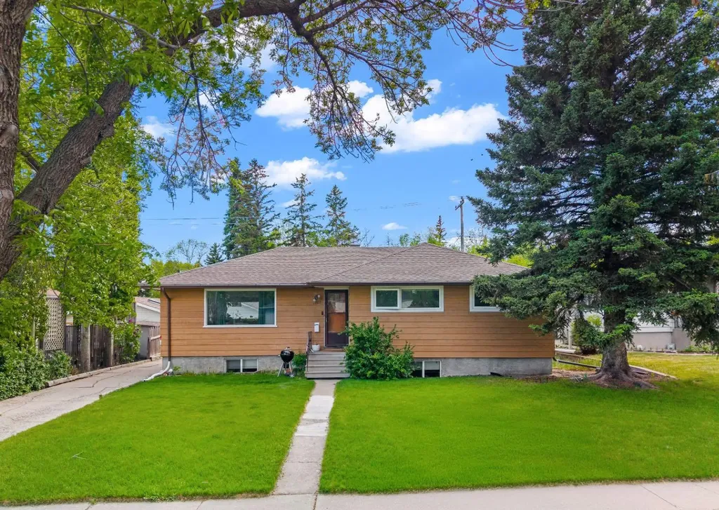 1207 40 Avenue NW Calgary AB T2K 0G3