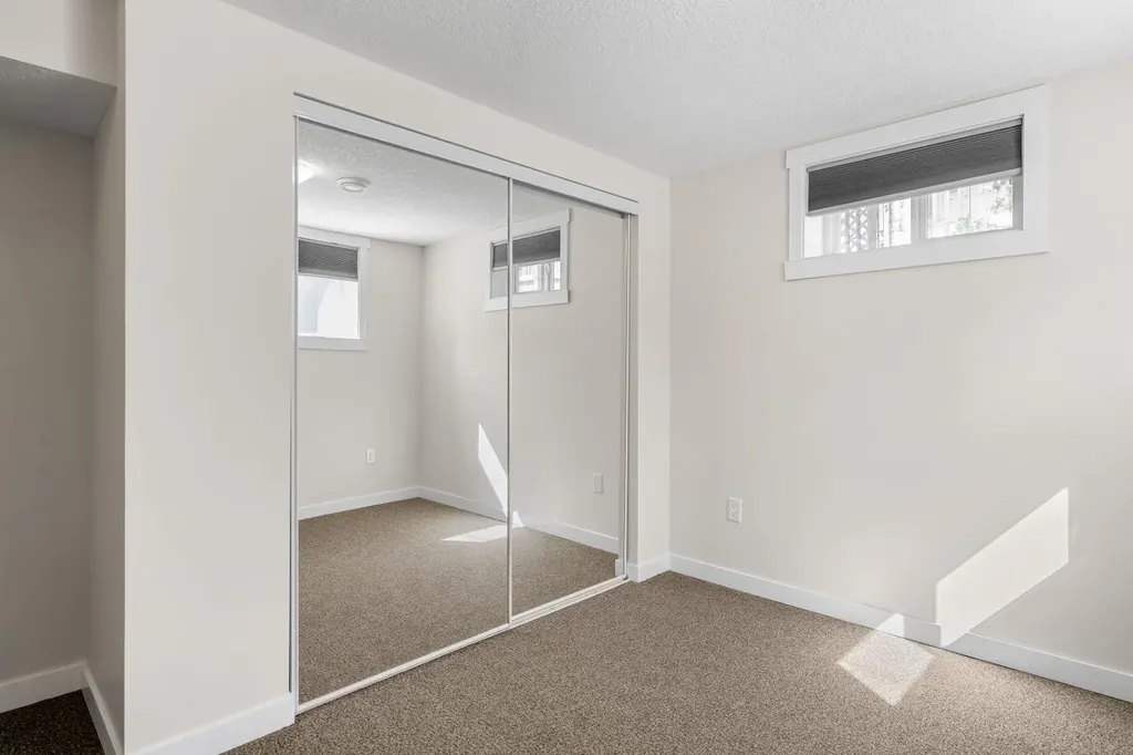 1207 40 Avenue NW Calgary AB T2K 0G3