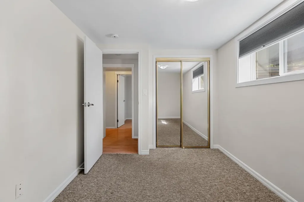 1207 40 Avenue NW Calgary AB T2K 0G3