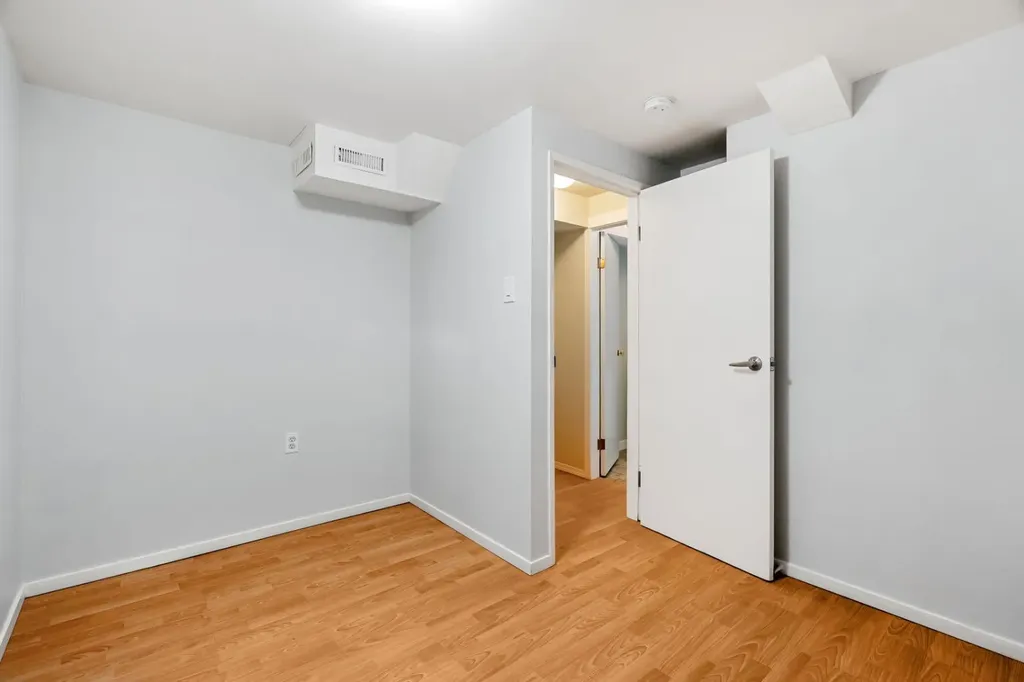 1207 40 Avenue NW Calgary AB T2K 0G3