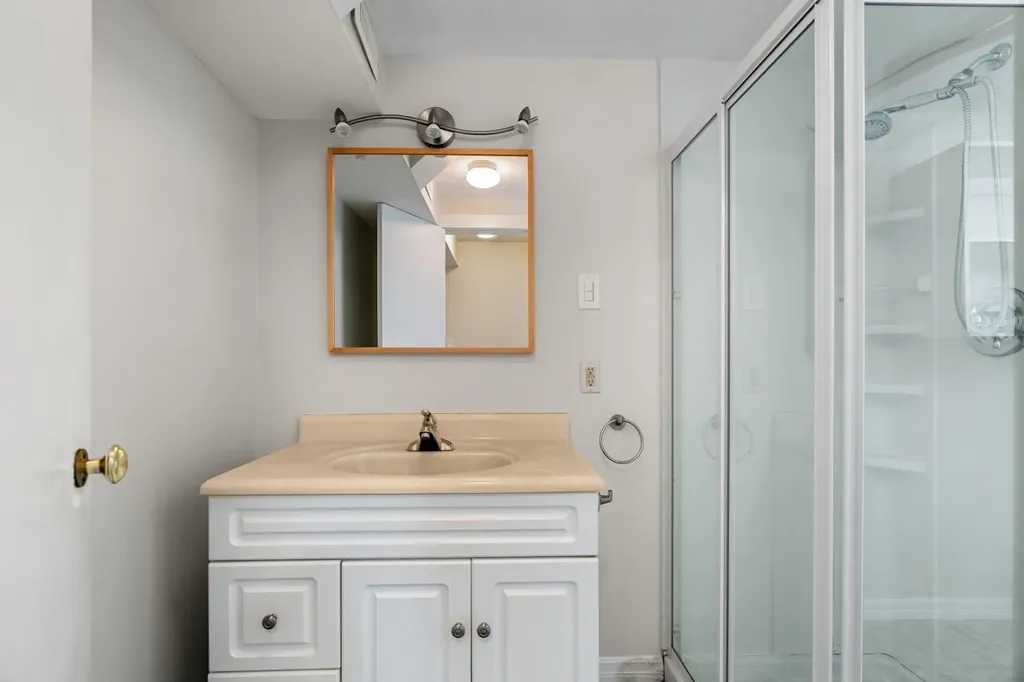 1207 40 Avenue NW Calgary AB T2K 0G3