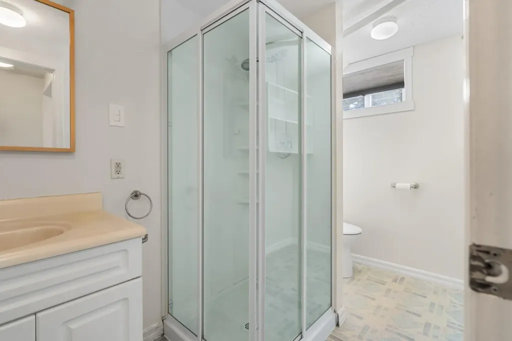 1207 40 Avenue NW Calgary AB T2K 0G3