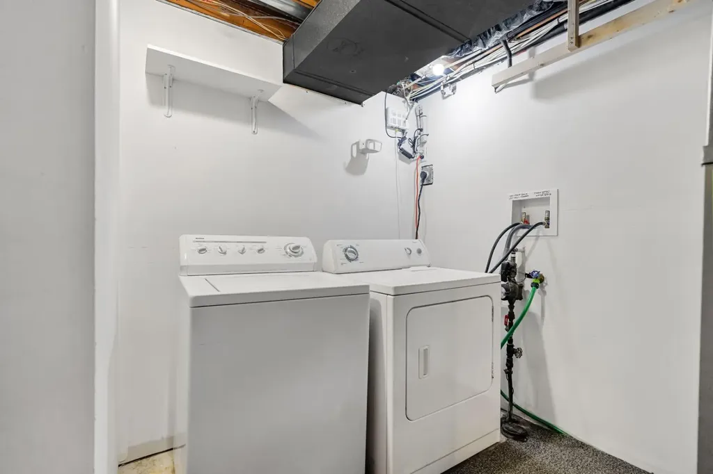 1207 40 Avenue NW Calgary AB T2K 0G3