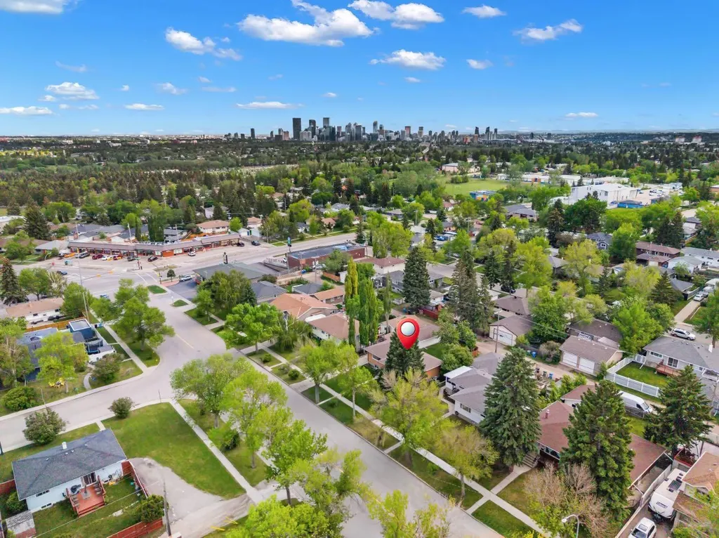 1207 40 Avenue NW Calgary AB T2K 0G3
