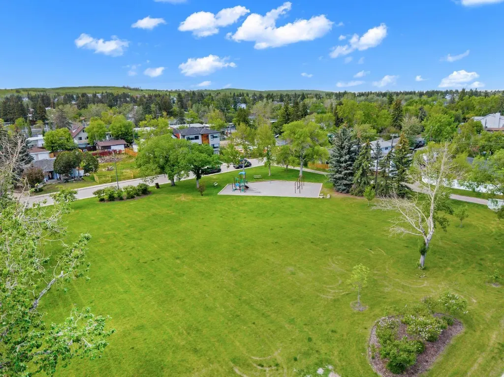 1207 40 Avenue NW Calgary AB T2K 0G3