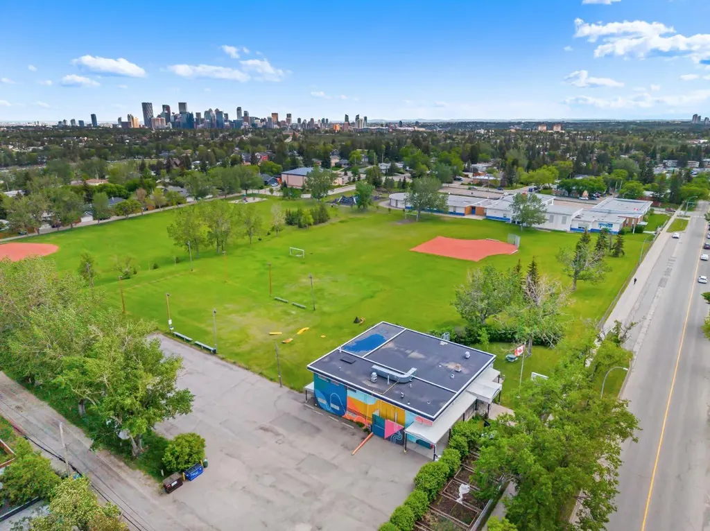 1207 40 Avenue NW Calgary AB T2K 0G3