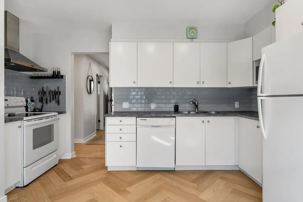 1207 40 Avenue NW Calgary AB T2K 0G3