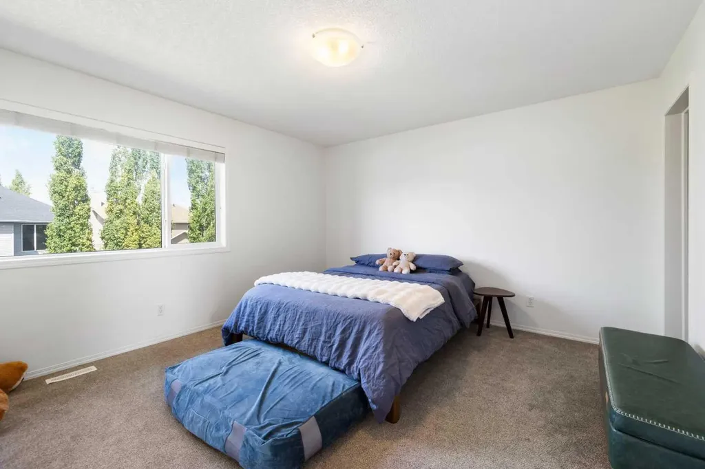 2693 Coopers Circle SW Airdrie AB T4B 3B8