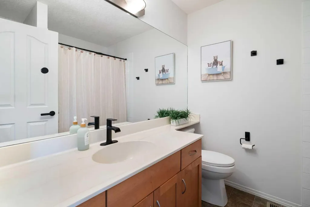 2693 Coopers Circle SW Airdrie AB T4B 3B8