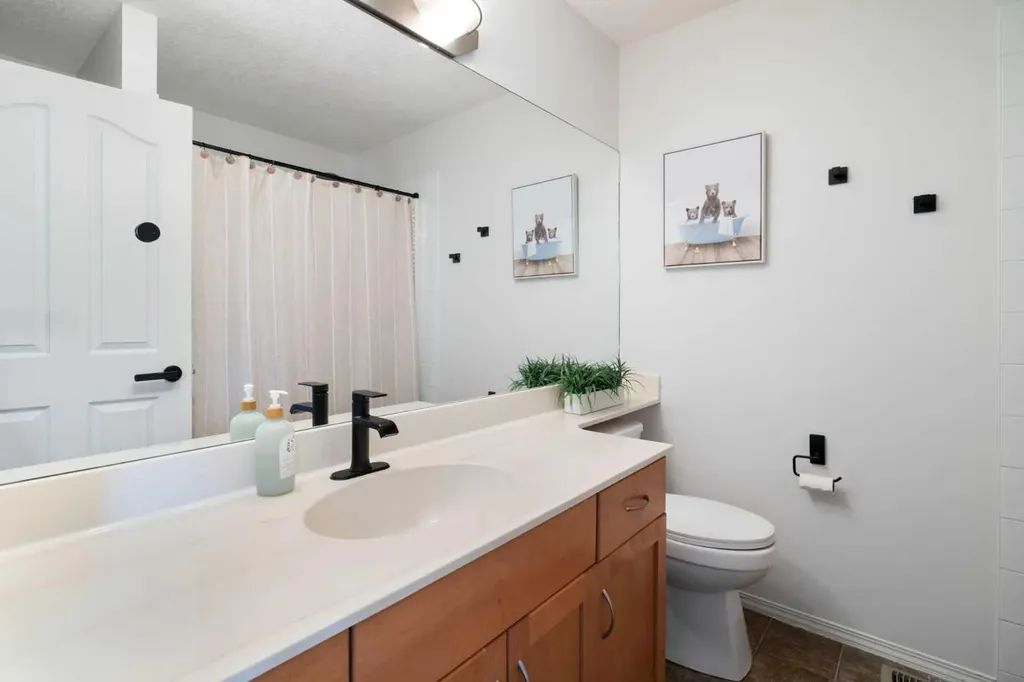 2693 Coopers Circle SW Airdrie AB T4B 3B8