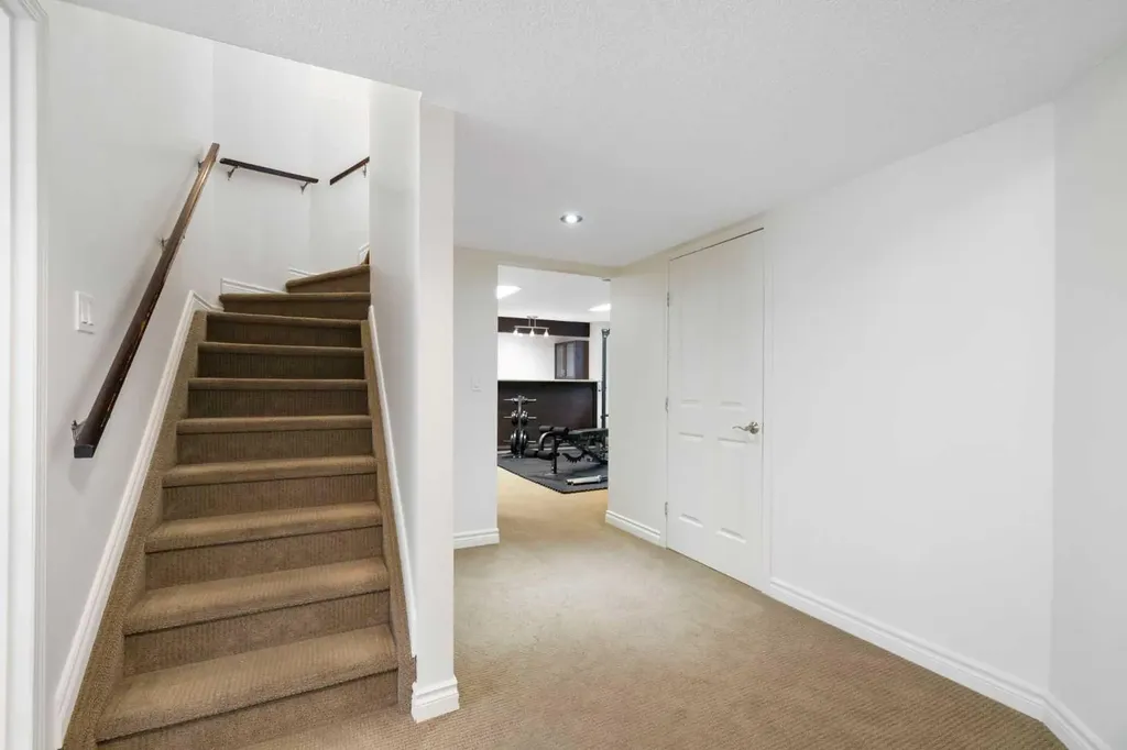 2693 Coopers Circle SW Airdrie AB T4B 3B8