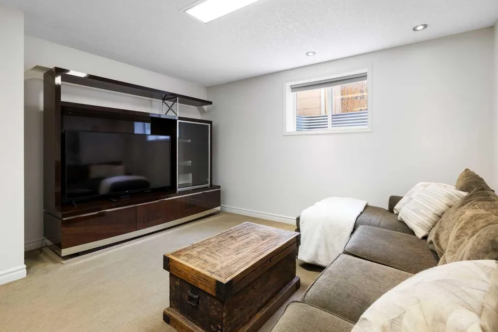 2693 Coopers Circle SW Airdrie AB T4B 3B8