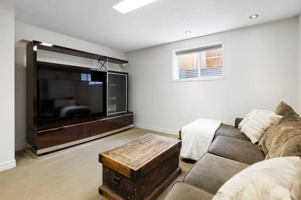 2693 Coopers Circle SW Airdrie AB T4B 3B8