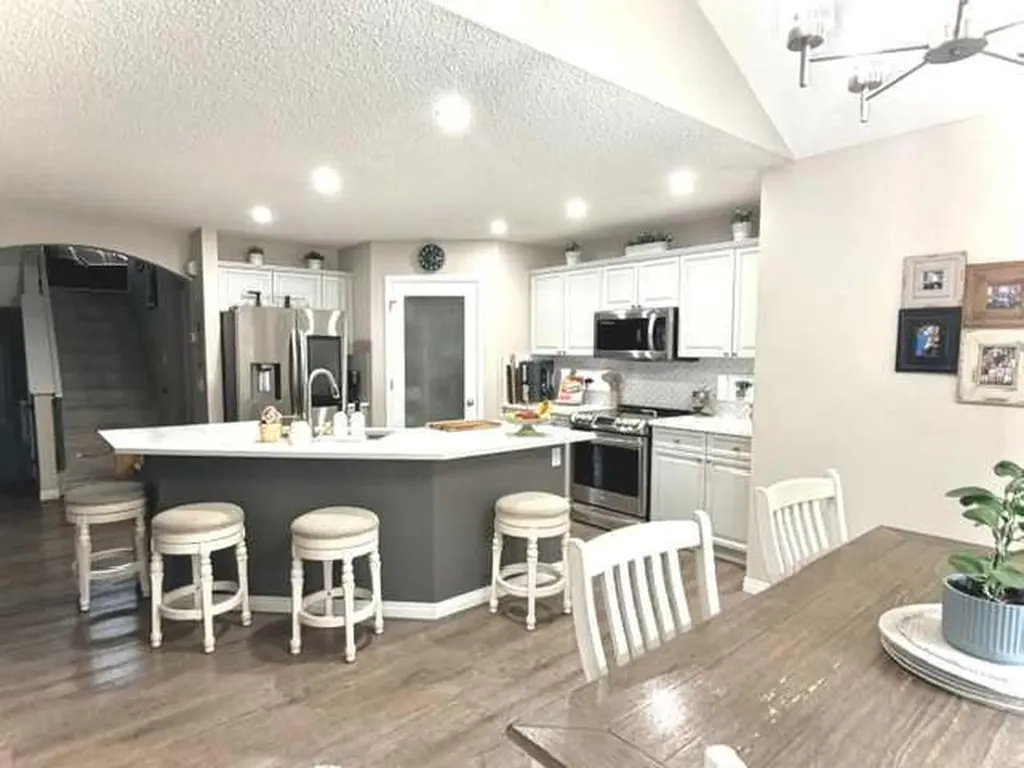 907 Cimarron Park Close S Okotoks AB T1S2E8