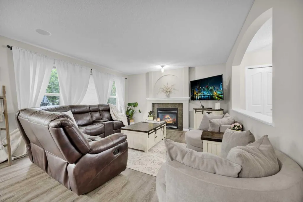 907 Cimarron Park Close S Okotoks AB T1S2E8