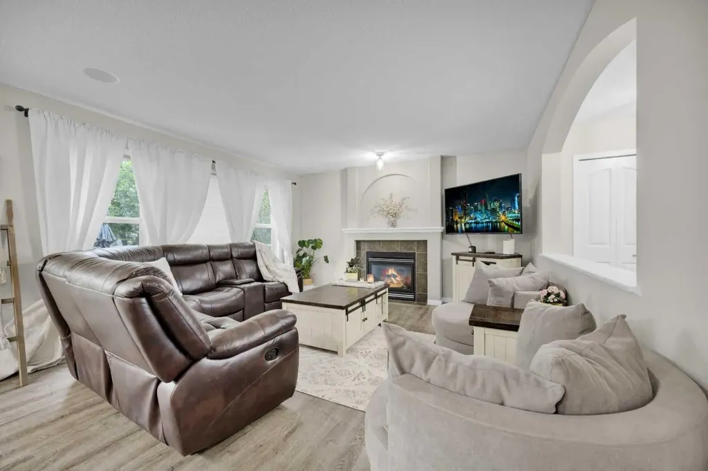 907 Cimarron Park Close S Okotoks AB T1S2E8