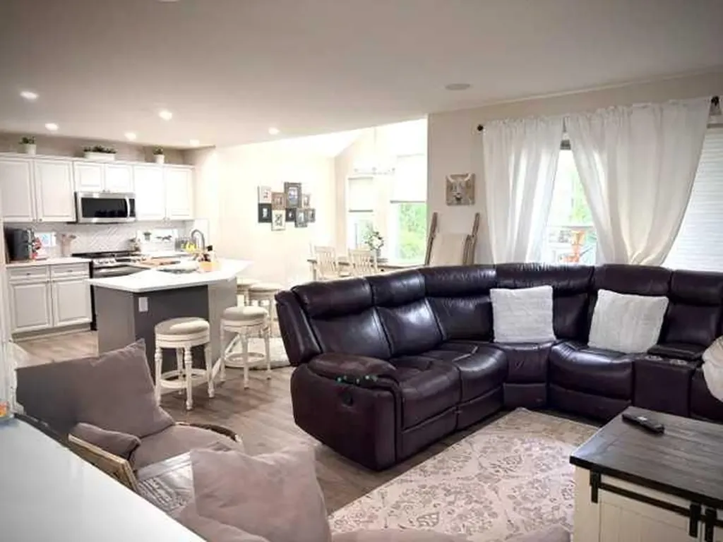 907 Cimarron Park Close S Okotoks AB T1S2E8