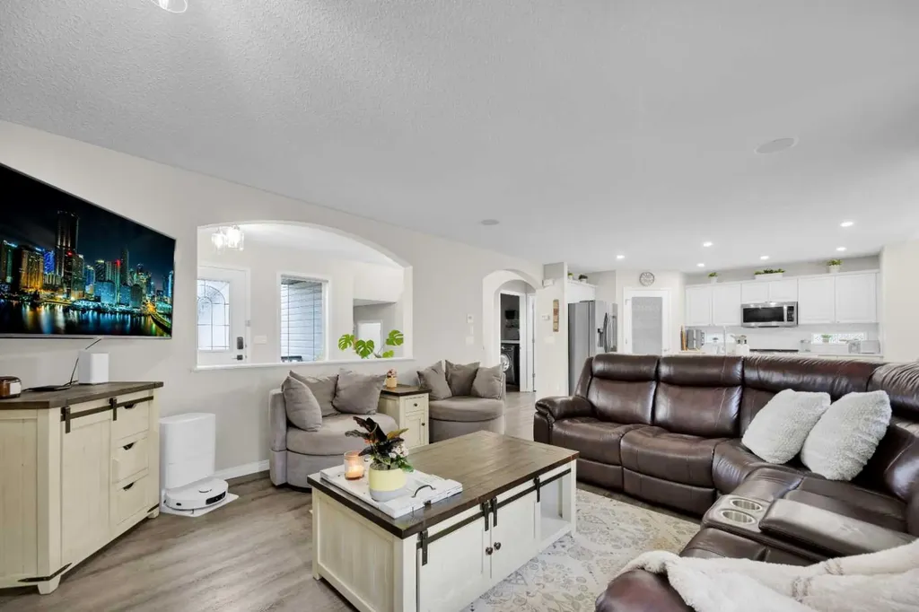 907 Cimarron Park Close S Okotoks AB T1S2E8