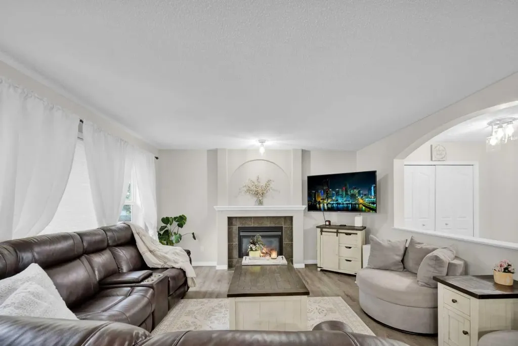 907 Cimarron Park Close S Okotoks AB T1S2E8