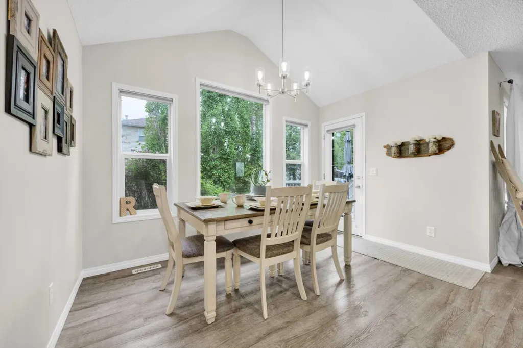 907 Cimarron Park Close S Okotoks AB T1S2E8