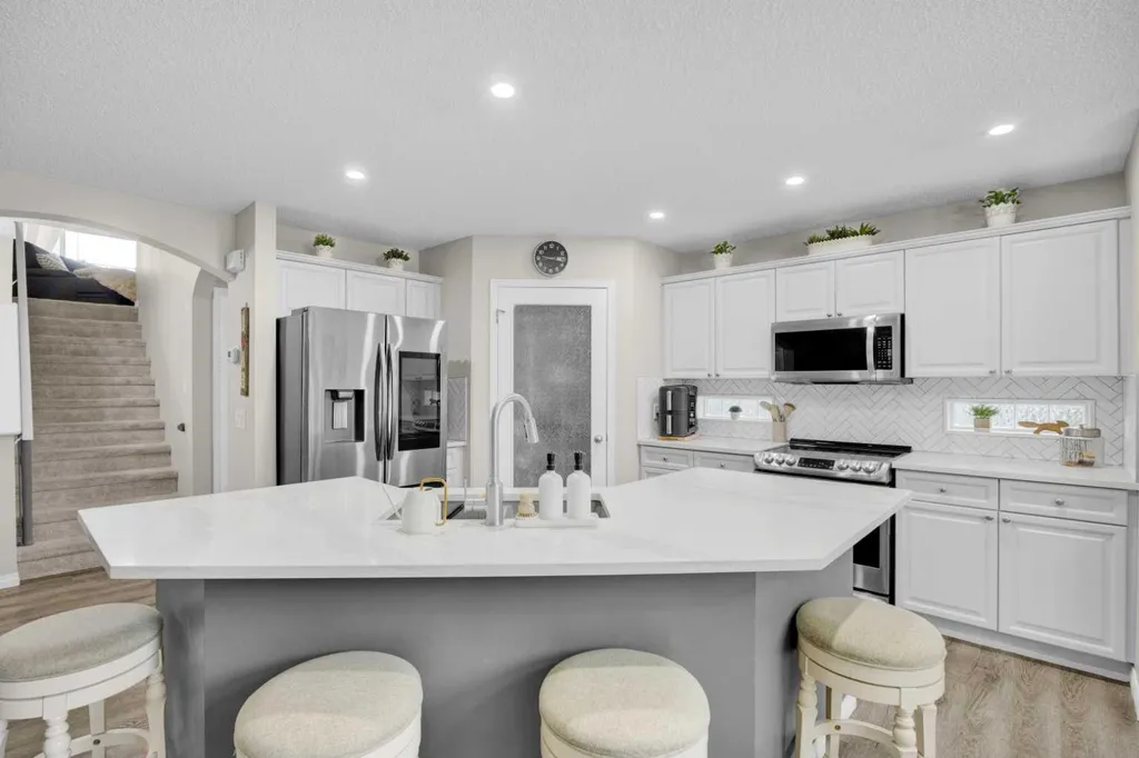 907 Cimarron Park Close S Okotoks AB T1S2E8