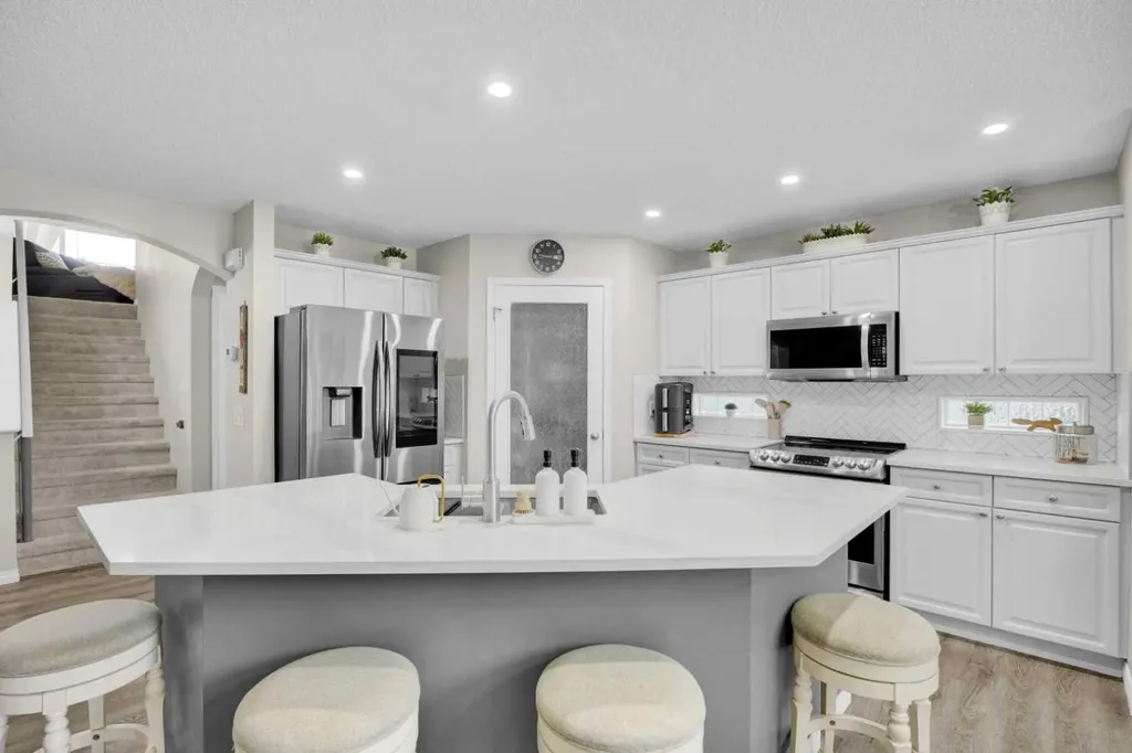907 Cimarron Park Close S Okotoks AB T1S2E8