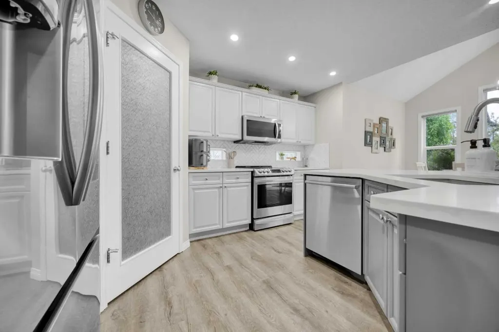 907 Cimarron Park Close S Okotoks AB T1S2E8