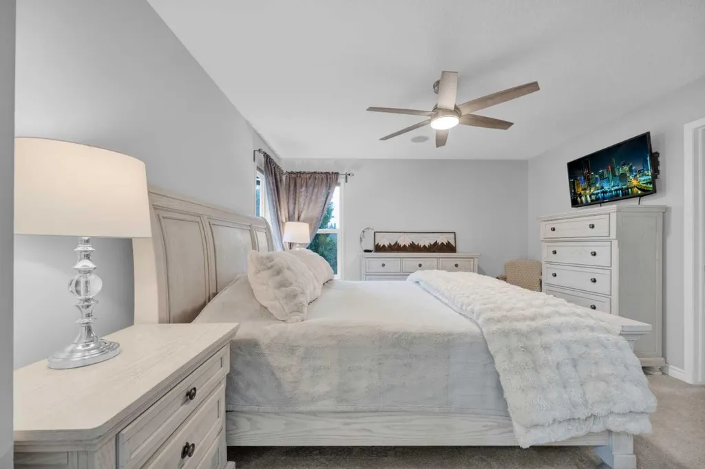 907 Cimarron Park Close S Okotoks AB T1S2E8