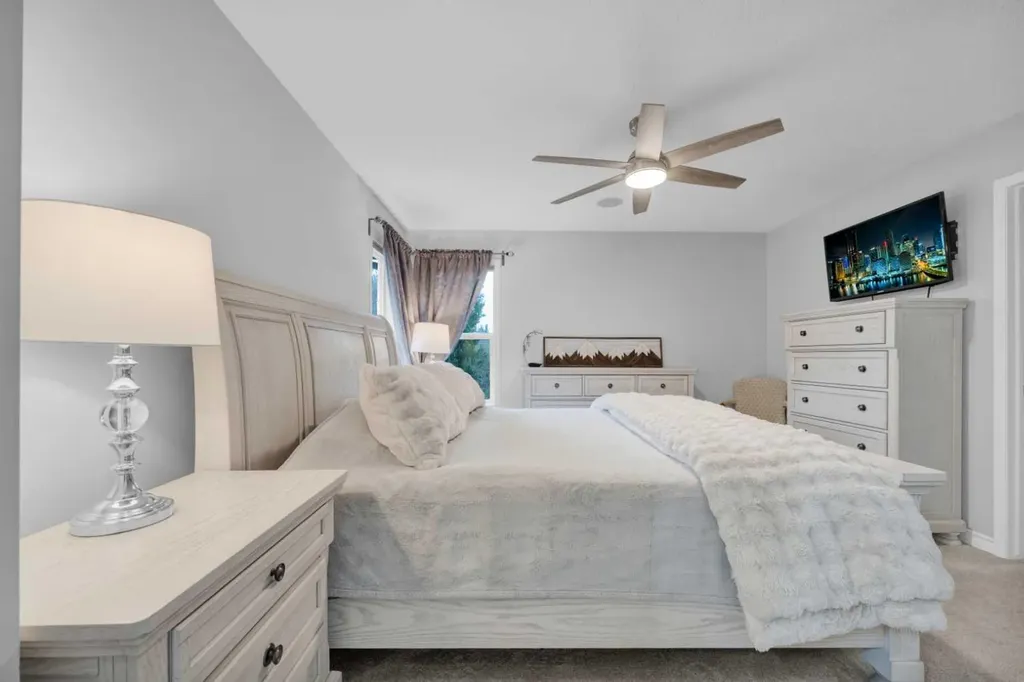 907 Cimarron Park Close S Okotoks AB T1S2E8
