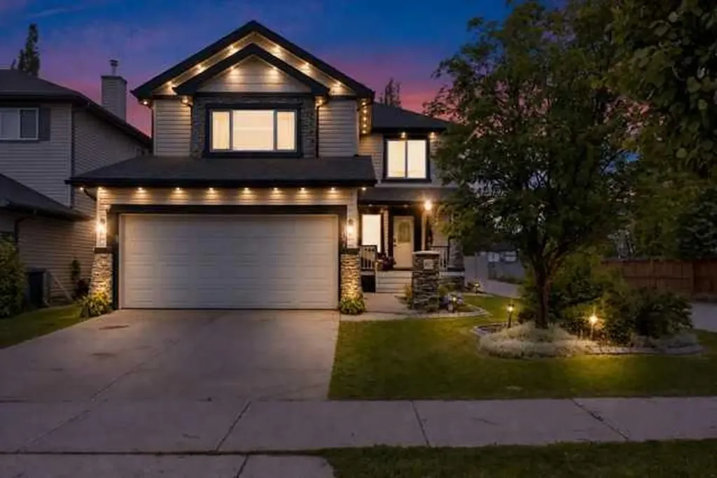 907 Cimarron Park Close S Okotoks AB T1S2E8