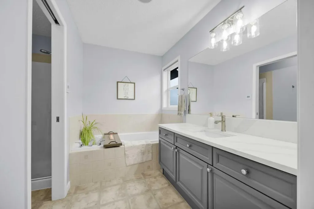 907 Cimarron Park Close S Okotoks AB T1S2E8