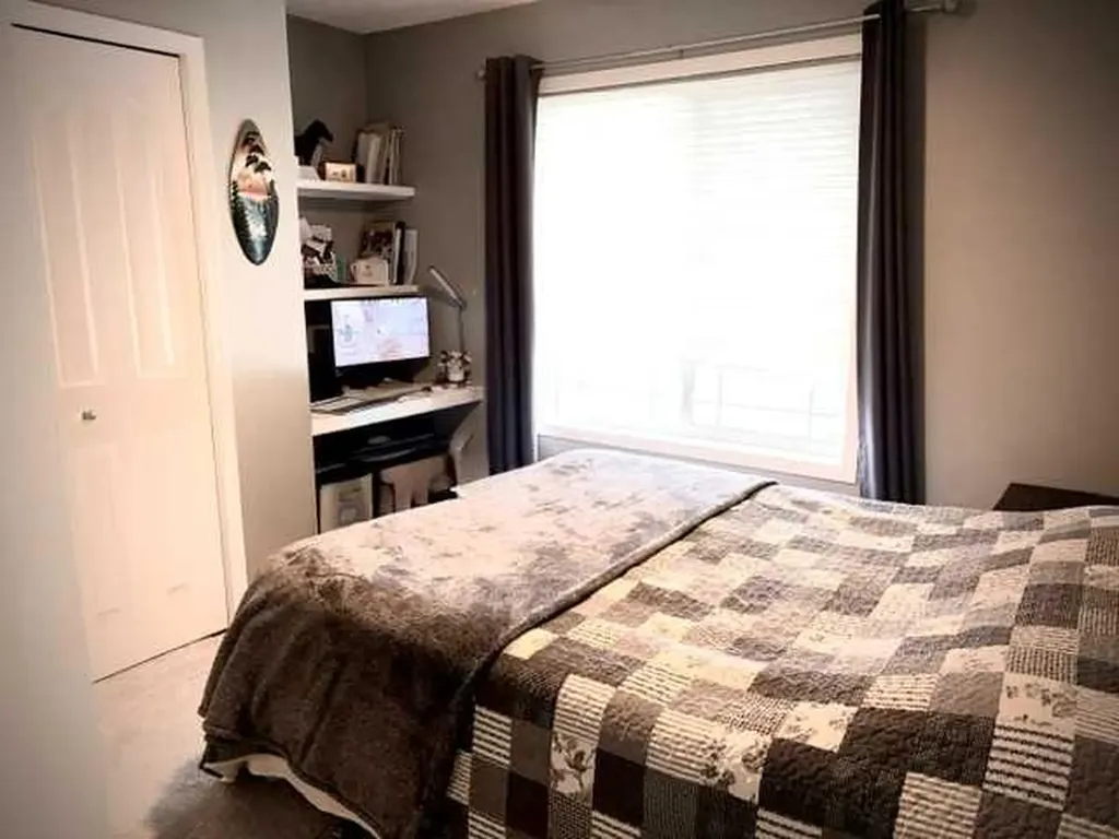 907 Cimarron Park Close S Okotoks AB T1S2E8
